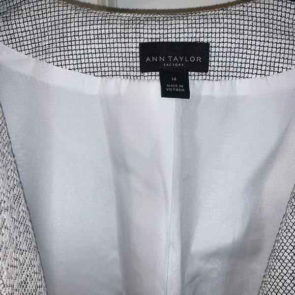 Womens Ann Taylor Blazer - Picture 3 of 3